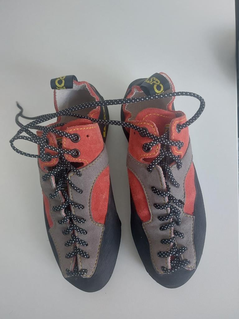 La Sportiva klimschoenen - Maat 38,5, Ophalen of Verzenden, Gebruikt