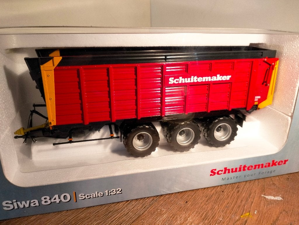 Te koop UH Schuitemaker Siwa 840 Silagekar., Hobby en Vrije tijd, Modelauto's | 1:32, Nieuw, Tractor of Landbouw, Universal Hobbies