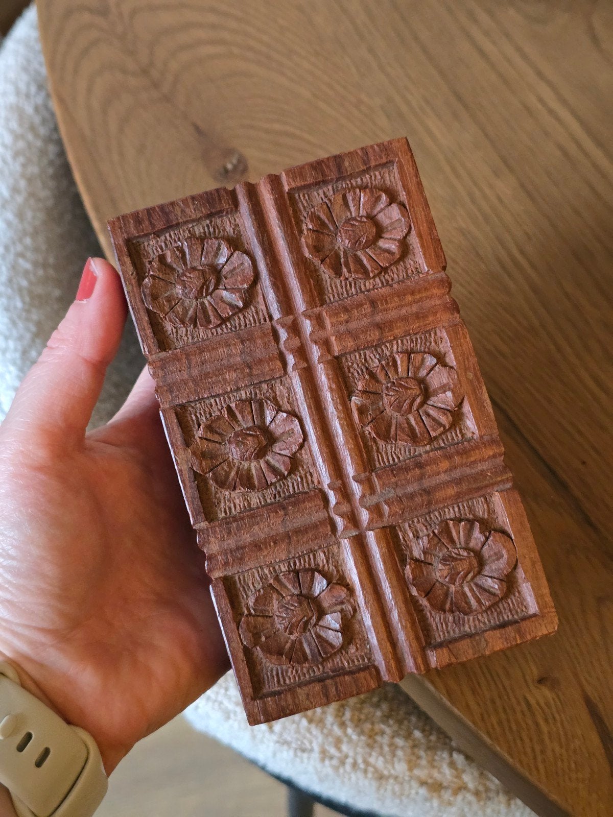 Houten doosje met bloemen snijwerk vintage, Verzenden