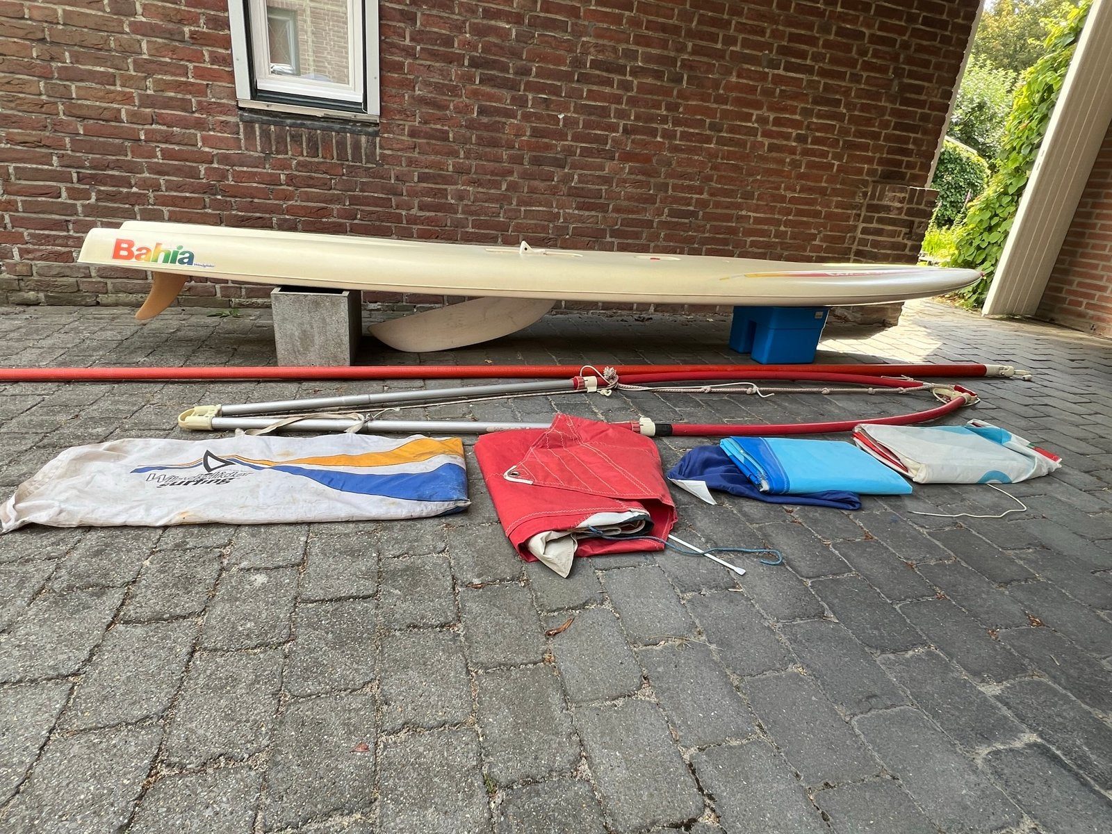 Windsurfplank Windglider Bahia met 3 zeilen, Watersport en Boten, Windsurfen, Gebruikt, 6.5 m² tot 8 m², 300 cm of meer, Met vin(nen)