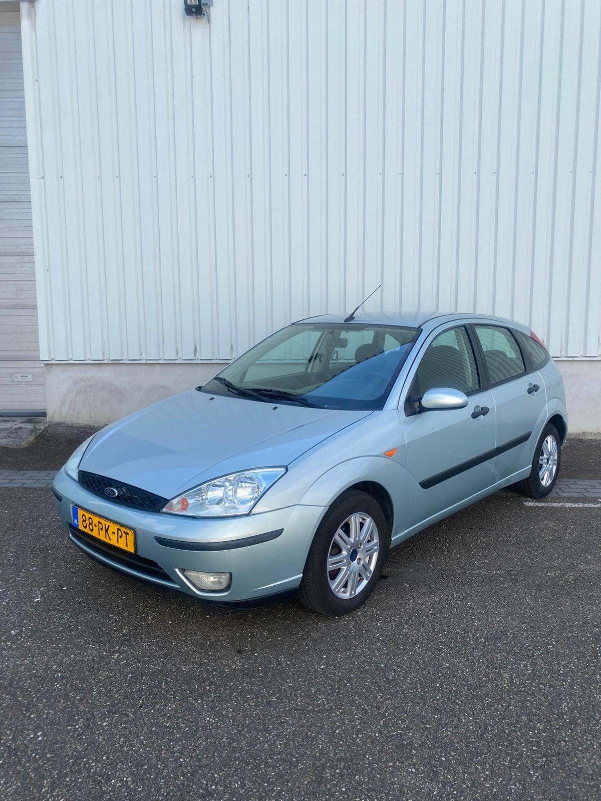 Ford Focus 1.6 Ghia 2004 , Airco , leer ,1 jaar apk, 15 km/l, Zwart, 4 cilinders, Sound system