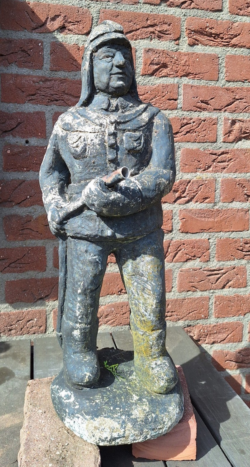 Tuinbeeld Brandweerman met brandslang -  beton, Ophalen, Gebruikt, Beton, Mensenbeeld