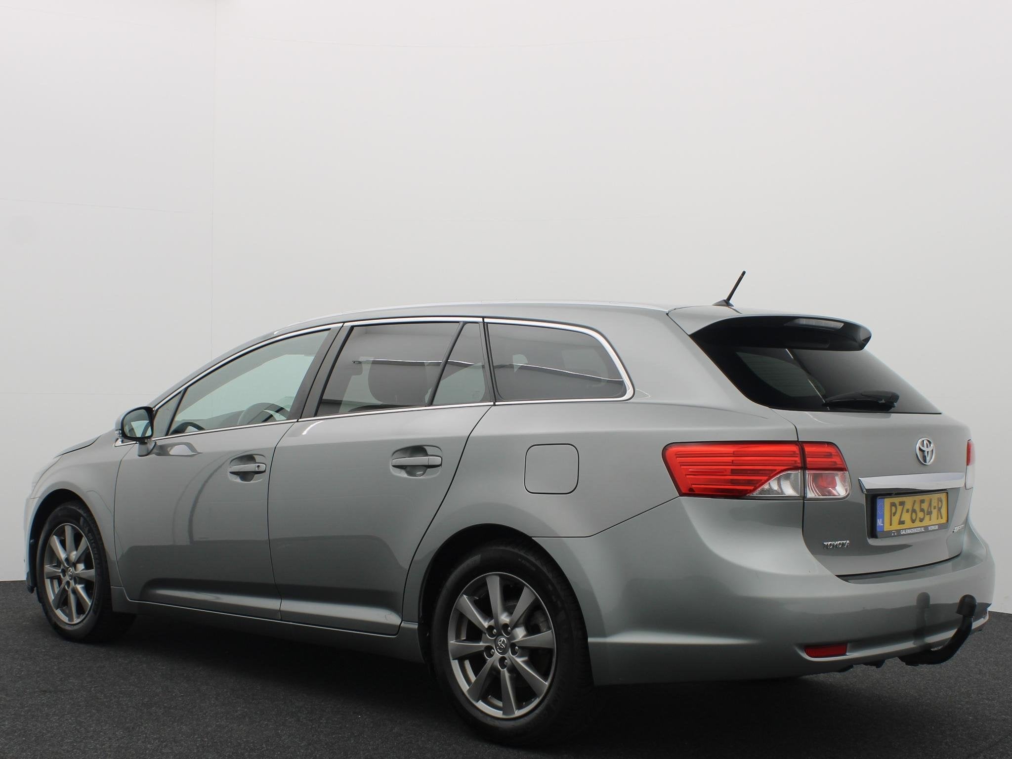 Toyota Avensis Wagon 2.0 D-4D Dynamic Business TREKHAAK / CA, Auto's, Voorwielaandrijving, 500 kg, Kunstmatig leder, 5 stoelen