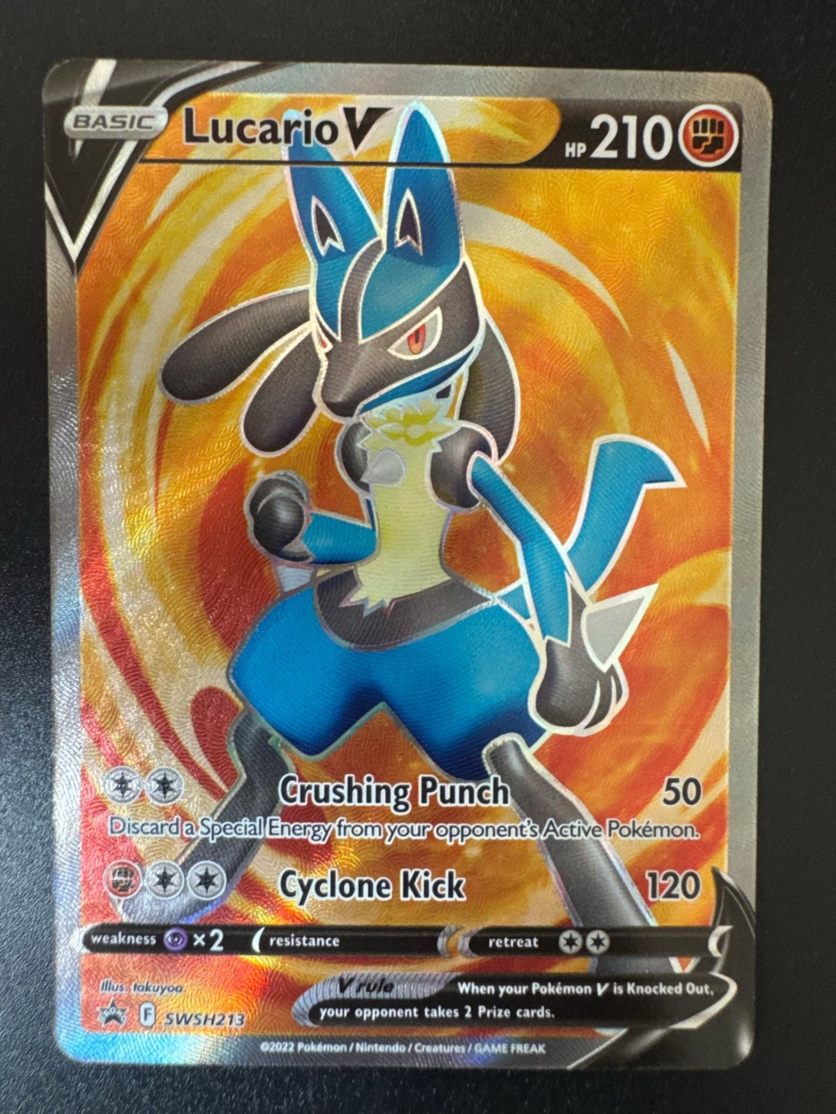 Pokémon Kaart Lucario V SWSH213 - Zo goed als nieuw, Hobby en Vrije tijd, Verzamelkaartspellen | Pokémon, Ophalen of Verzenden