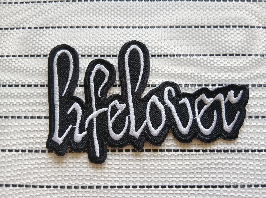 Lifelovervrij mooie shaped embrodered patch L4- metal, Ophalen of Verzenden, Nieuw, Kleding