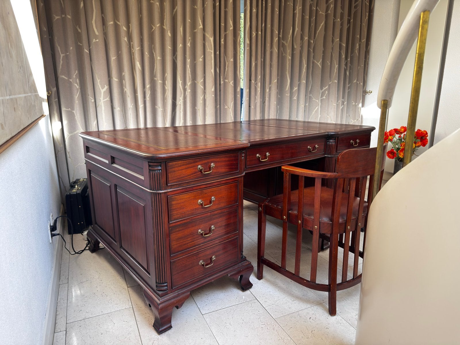 Prachtig Antiek Engels Chesterfield Bureau, Antiek en Kunst, Ophalen