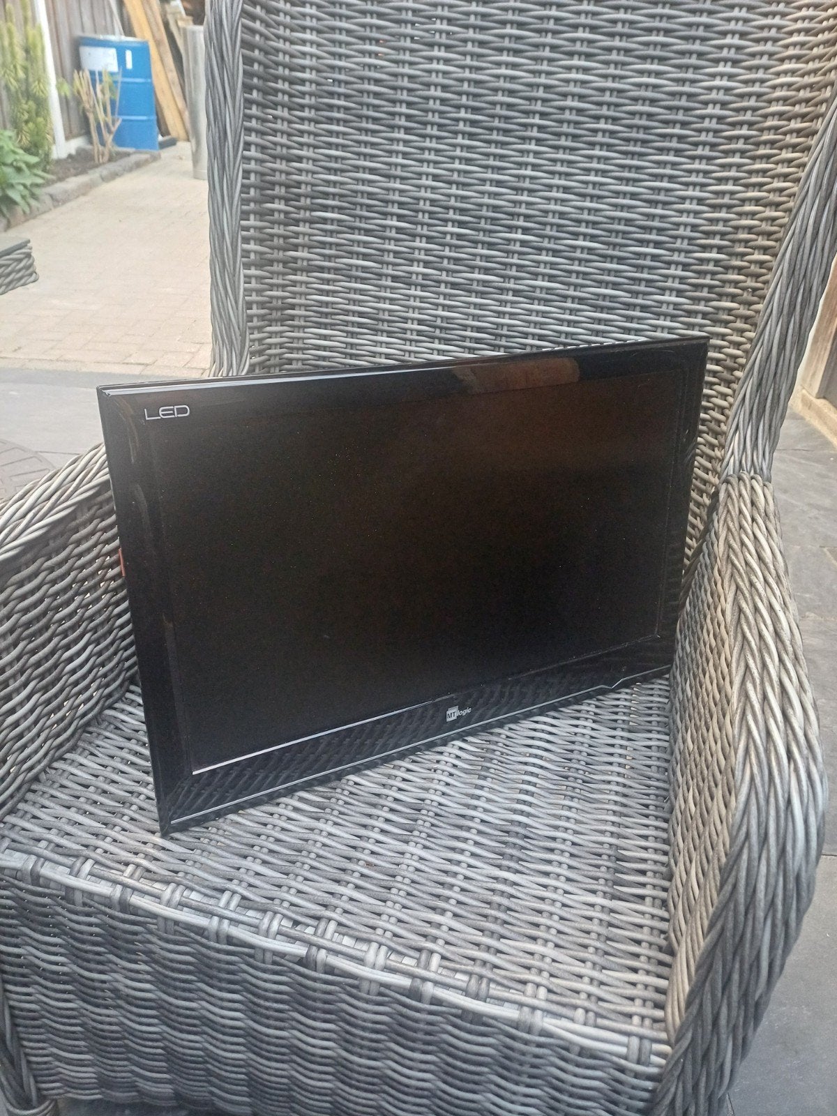 Mooie 21 inch TV met ingebouwde DVD-speler en beugel, Ophalen, Gebruikt, 40 tot 60 cm, LED