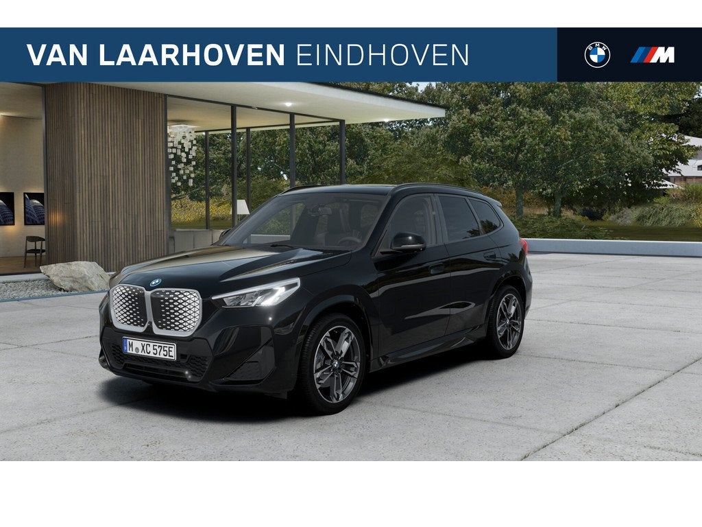 BMW iX1 eDrive20 M Sport / Trekhaak / Panoramadak / Sportsto, Auto's, BMW, Zwart, Zwart, Leder, Nieuw