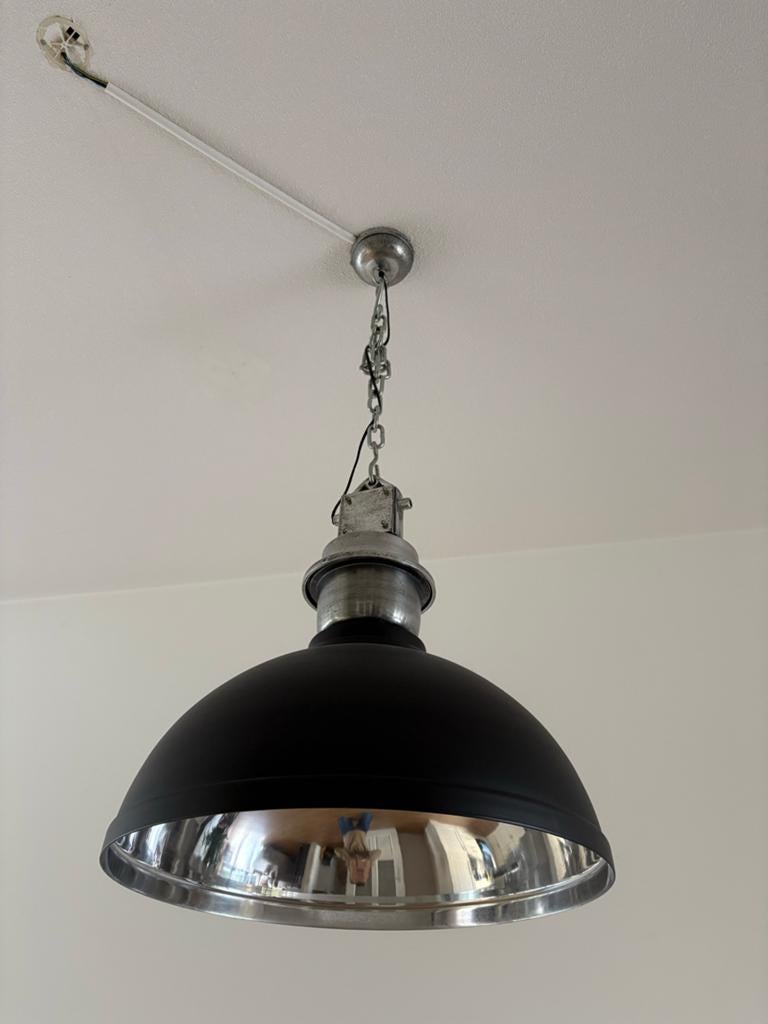 Industriële hanglamp - Zwart met zilveren binnenkant, Ophalen, Gebruikt, Metaal, 50 tot 75 cm