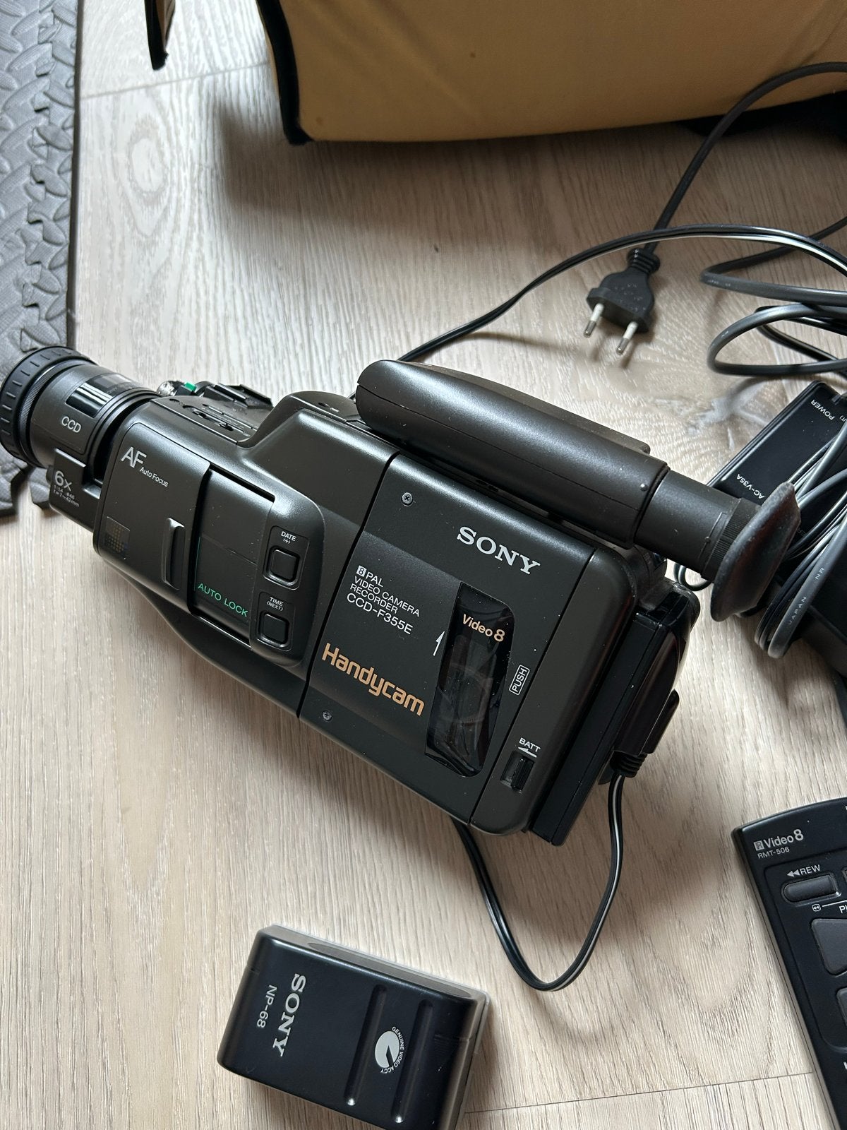 Sony Video 8 Handycam CCD-F355E met accessoires, Ophalen, 8mm, Camera