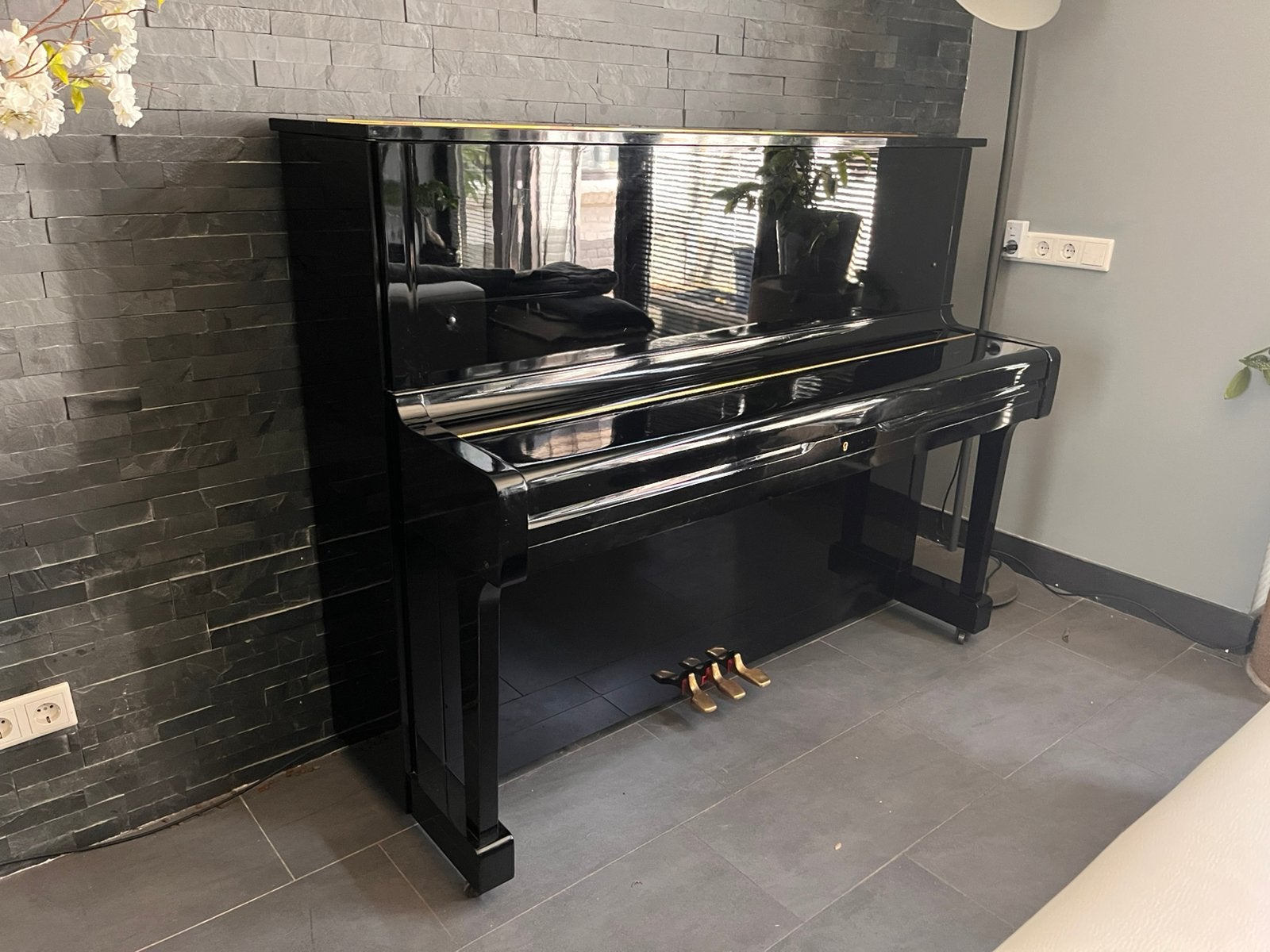 Yamaha U1G piano zwart hoogglans, jaarlijks gestemd, Ophalen, Gebruikt, Zwart, Piano