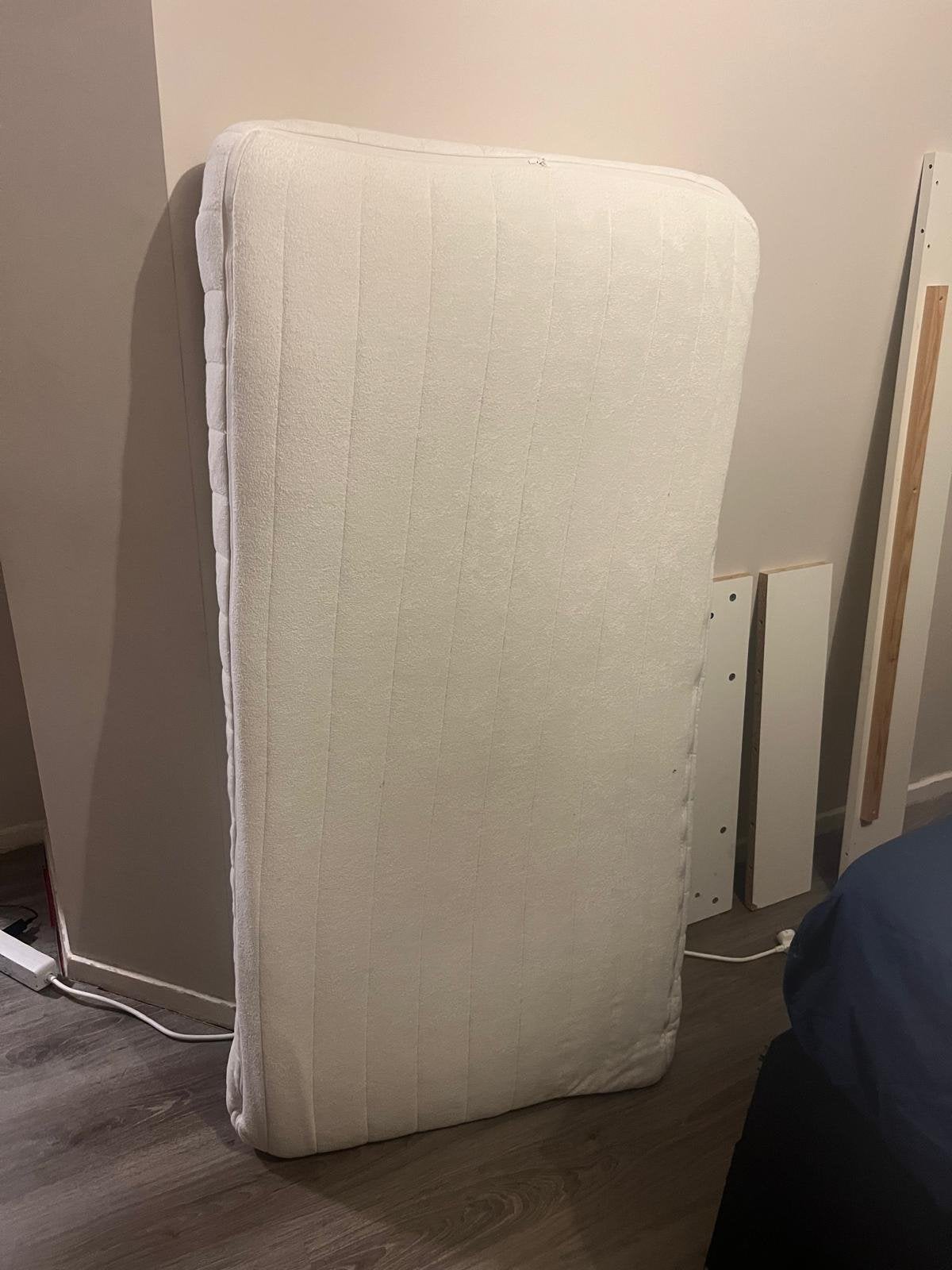 Stevig matras 140x70, Ophalen, Zo goed als nieuw, Eenpersoons