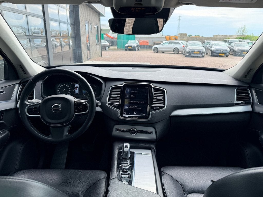Volvo XC90 2.0 T8 Twin Engine AWD Momentum | 7 pers | Pano |, Gebruikt, 1969 cc, 7 stoelen, Zwart