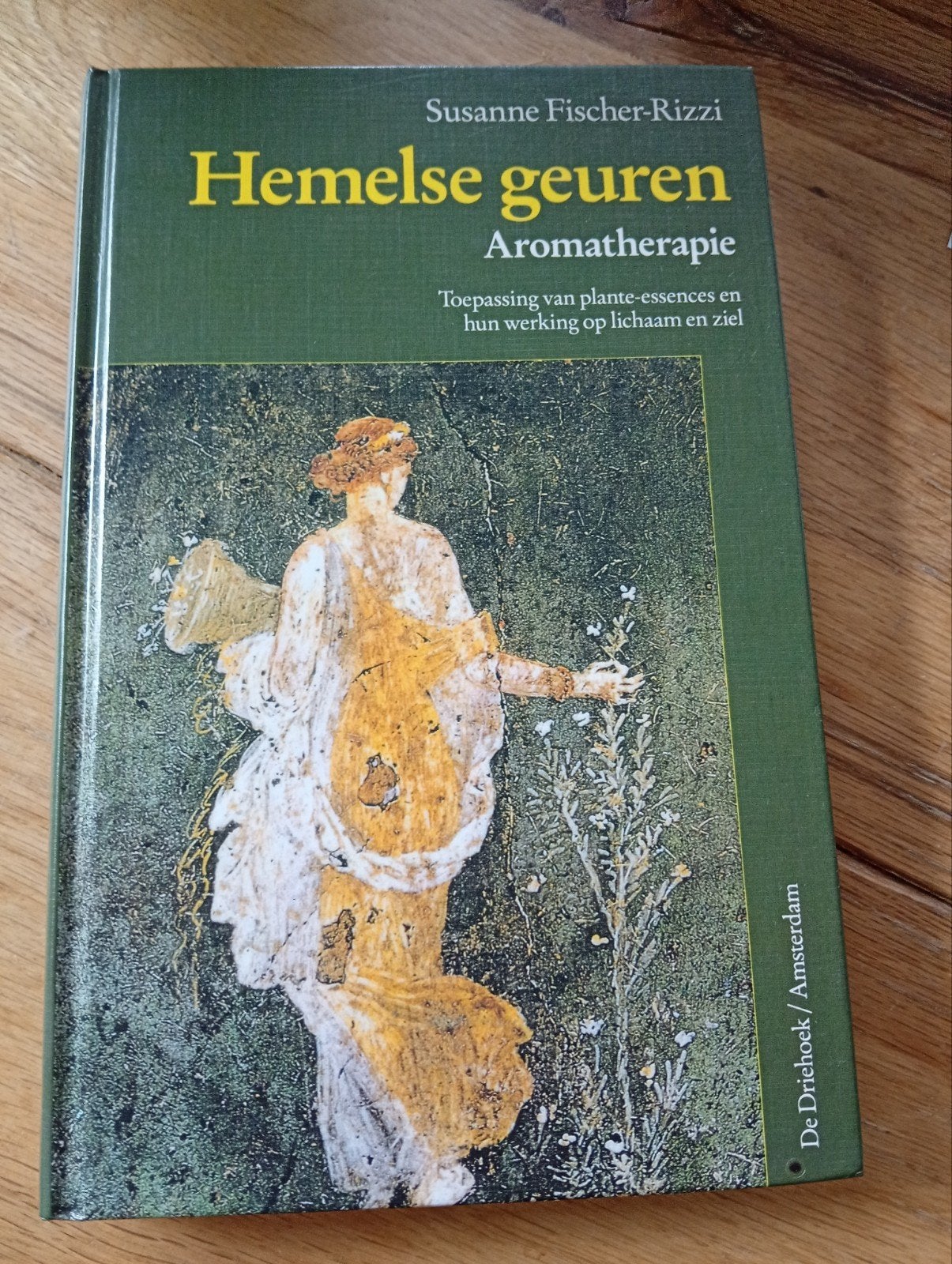 Hemelse geuren: Aromatherapie - Susanne Fischer-Rizzi, Spiritualiteit algemeen, Ophalen of Verzenden, Zo goed als nieuw, Susanne Fischer-Rizzi