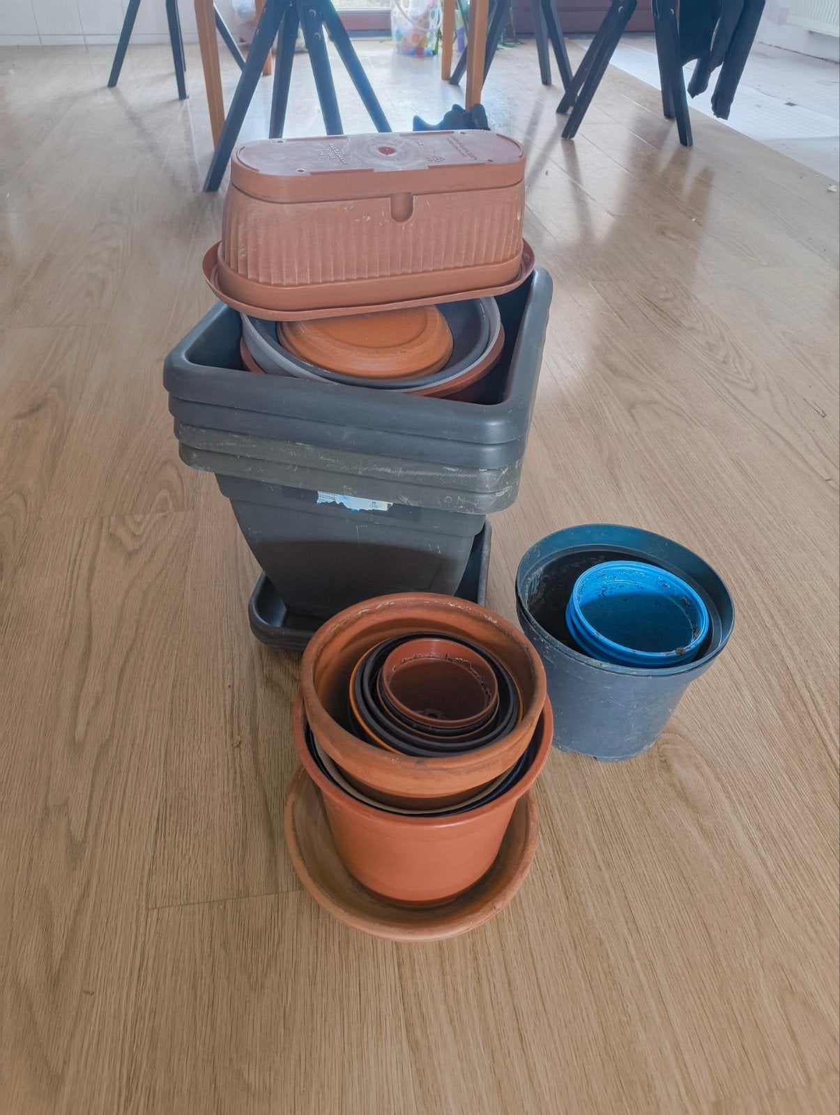 Diverse bloempotten en plantenbakken, Tuin en Terras, Bloempotten, Ophalen, Kunststof, Gebruikt, Rond