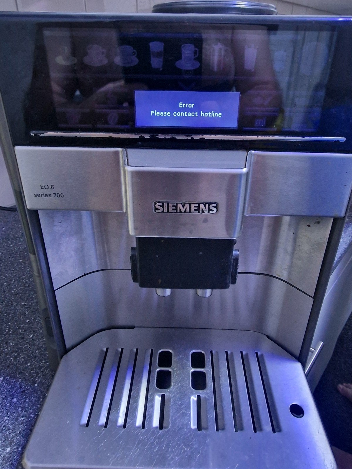 Siemens EQ.6 series 700 koffiemachine - defect, Afneembaar waterreservoir, 10 kopjes of meer, Koffiemachine, Niet werkend