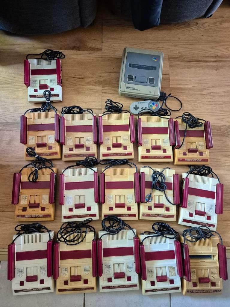16 keer Nintendo Family Computer en 1 keer Super Nintendo., Ophalen of Verzenden