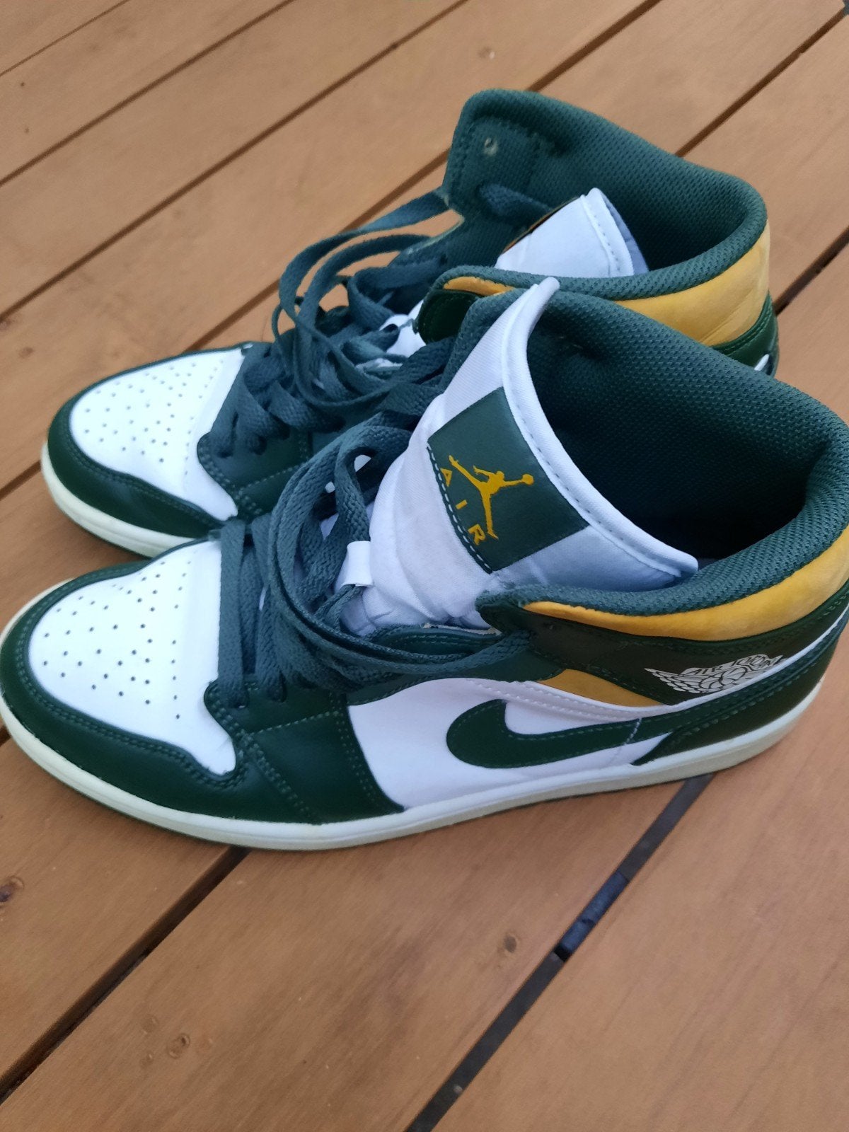 Nike Air Jordan 1 Mid SE - Pine Green/Yellow, Kleding | Heren, Schoenen, Overige kleuren, Ophalen of Verzenden, Sneakers of Gympen