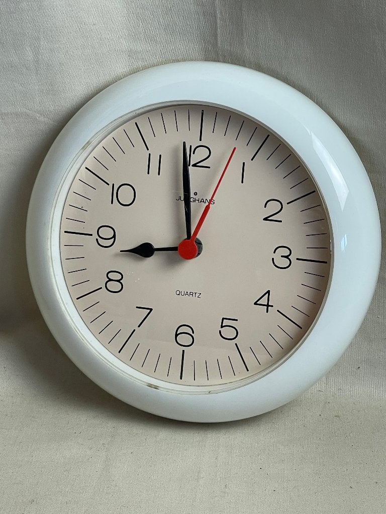 Witte Junghans quartz klok, Ophalen of Verzenden, Gebruikt, Analoog, Wandklok