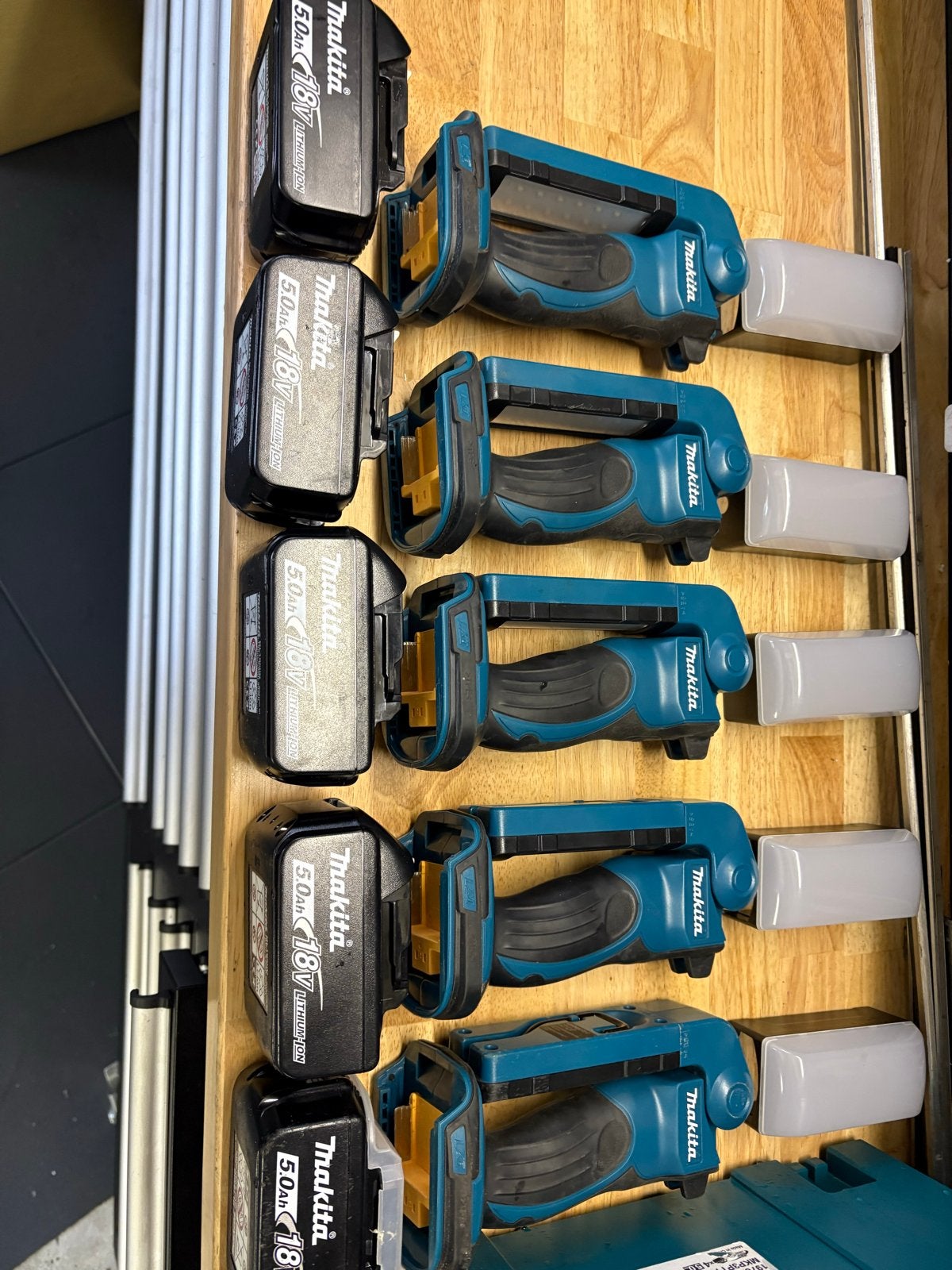 Makita 18V LED Verlichting Set (Lamp + 5.0Ah Accu), Ophalen of Verzenden, Zo goed als nieuw