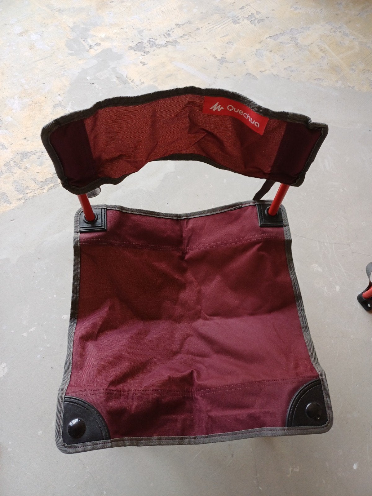 Quechua opvouwbare campingstoel, rood, Caravans en Kamperen, Kampeermeubelen, Gebruikt, Campingstoel, Ophalen of Verzenden