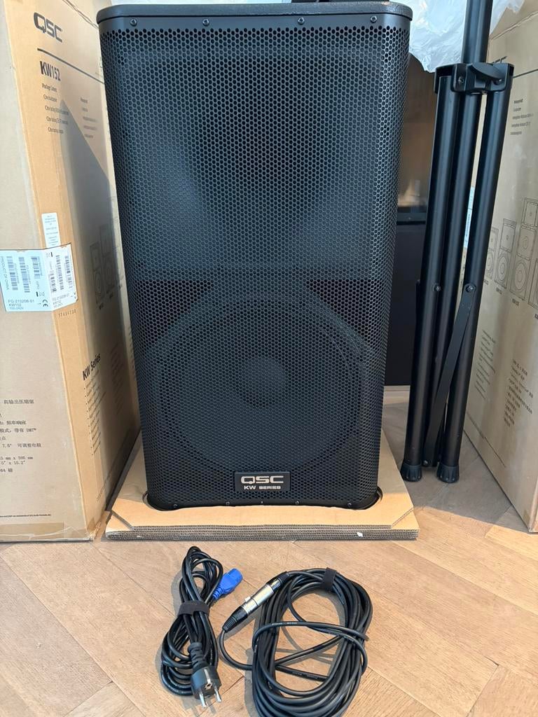QSC KW152 actieve luidsprekers 2x1000W ZGAN+KW181 SUB, Zo goed als nieuw, 120 watt of meer, Front, Rear of Stereo speakers, Ophalen