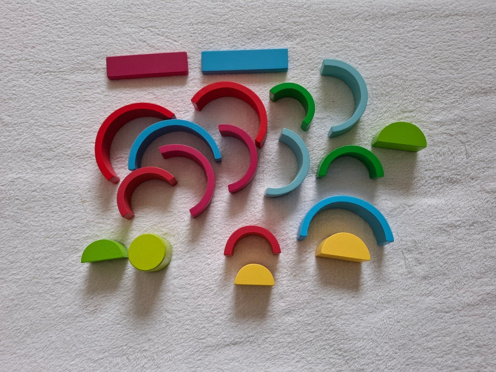 Houten halve cirkels en rechthoekige figuren. Samen..., Kinderen en Baby's, Speelgoed | Houten speelgoed, Ophalen of Verzenden