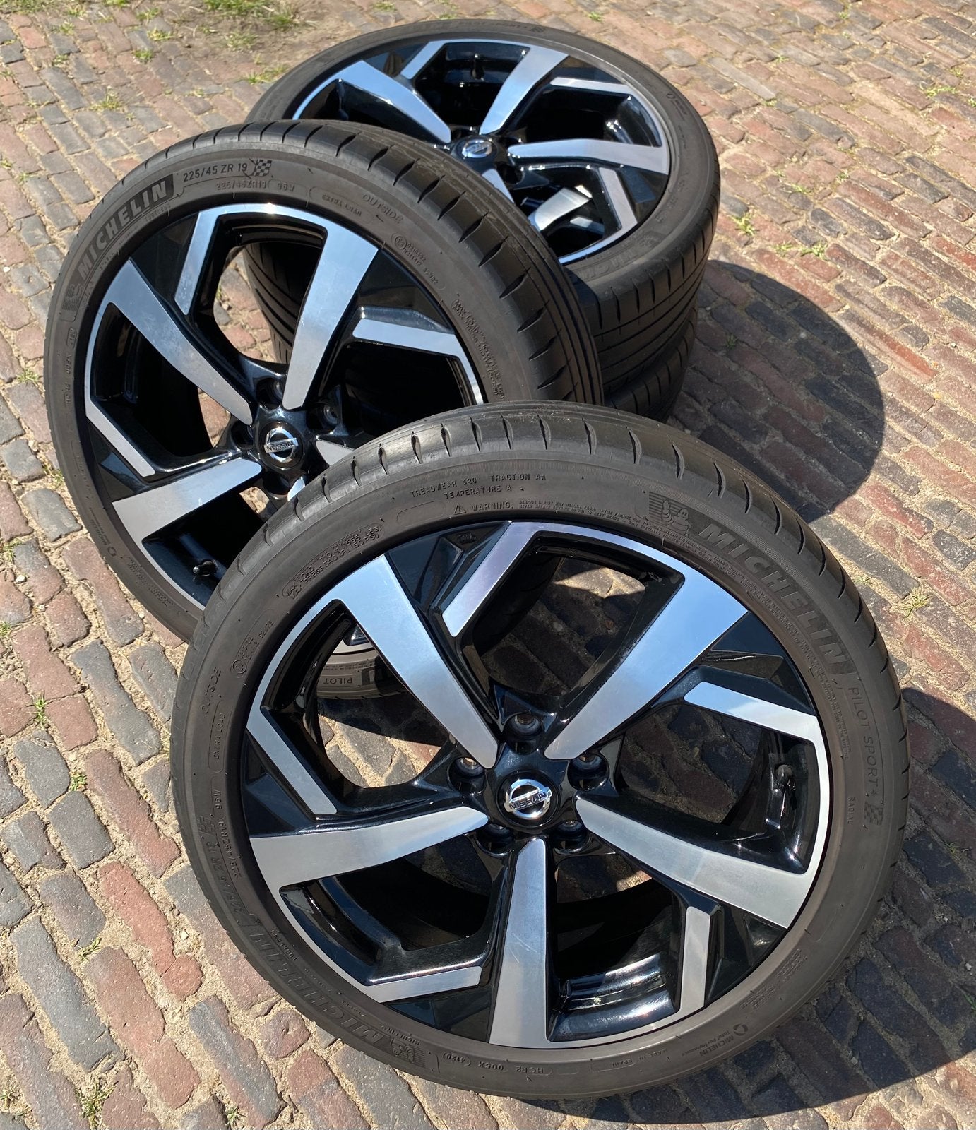 Mooie 19” Nissan Qashqai Tekna velgen + TPMS + 225/45 R19