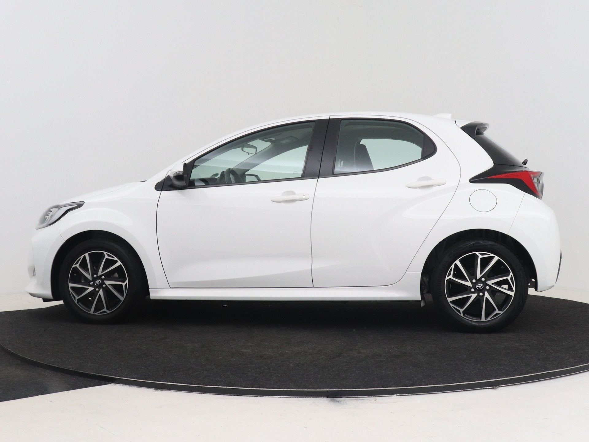 Toyota Yaris 1.5 VVT-i Dynamic | Dealer Onderhouden | Airco, 12 maanden, Wit, Bedrijf, Handgeschakeld