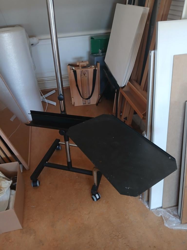 Zwarte metalen schildersezel, met tafel, voor grote doeken,, Hobby en Vrije tijd, Schilderen, Ophalen of Verzenden, Ezel