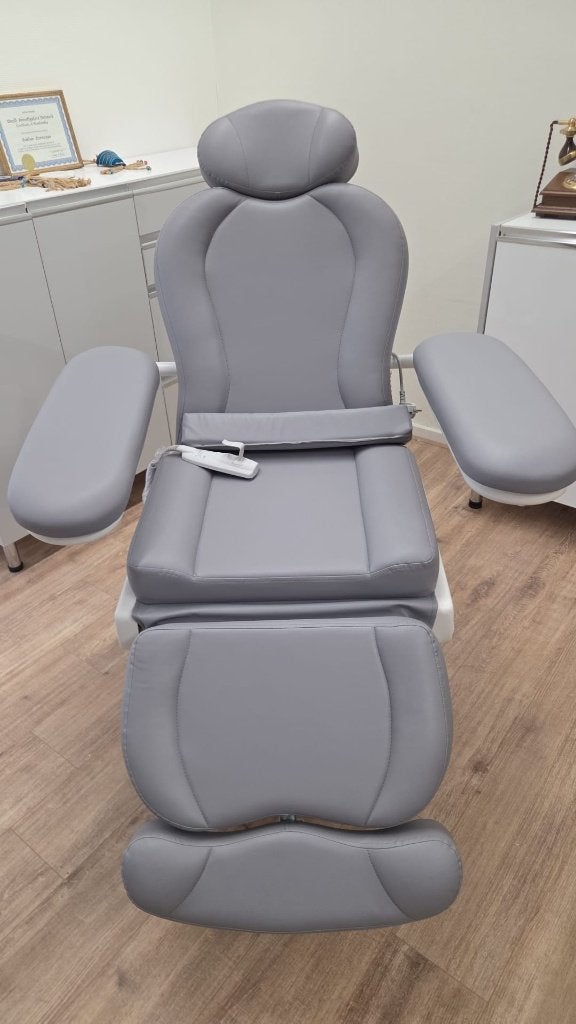 Professionele behandelstoel in uitstekende staat., Ophalen, Zo goed als nieuw, Massagetafel
