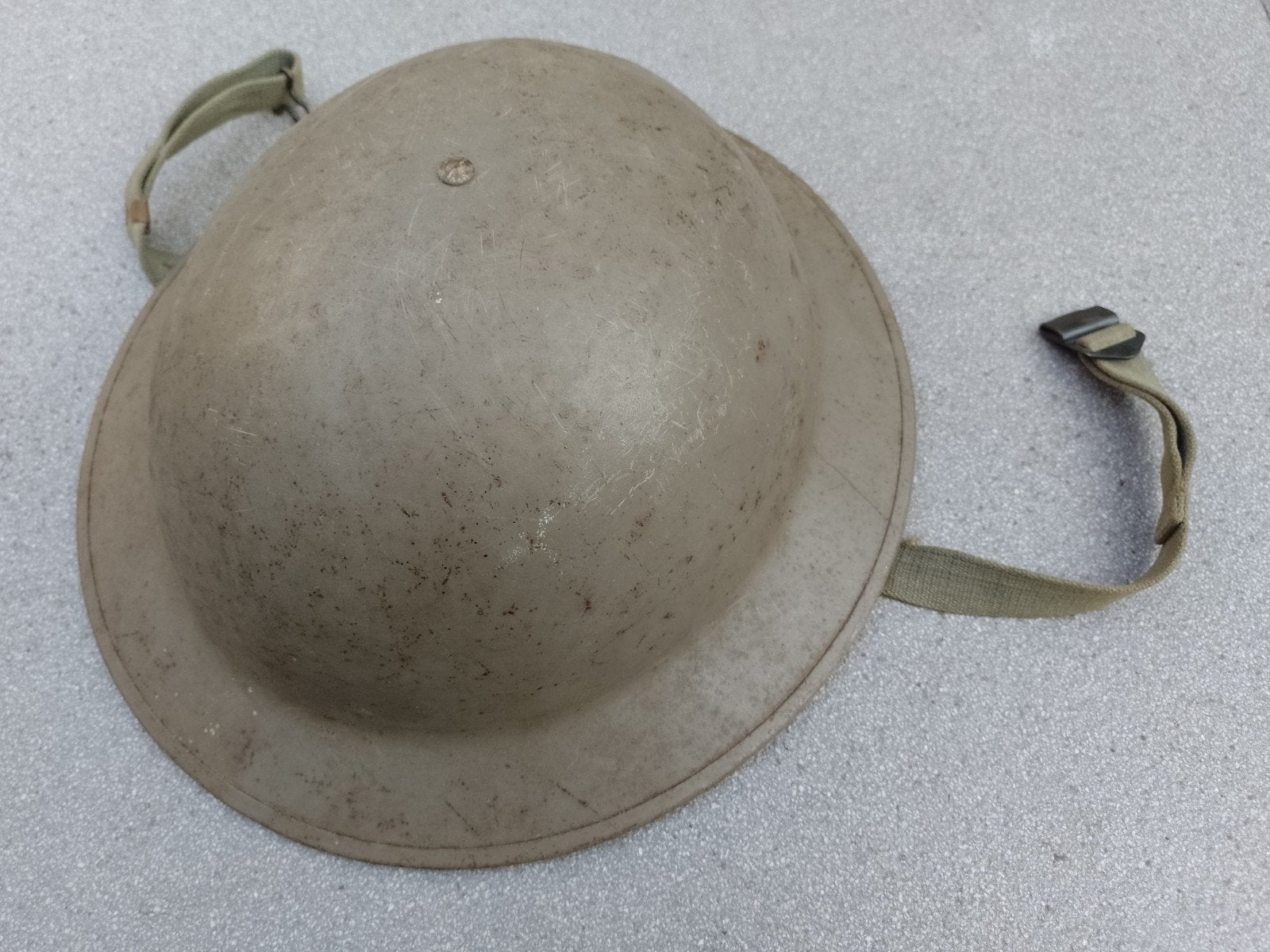 Britse leger helm Engelse Brodie helm 56 VR64LN, Verzamelen, Ophalen of Verzenden, Landmacht, Engeland, Helm of Baret