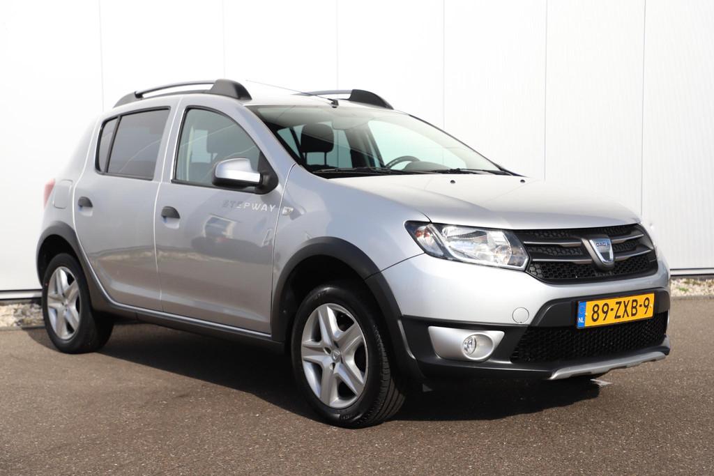 Dacia Sandero 0.9 TCe Stepway Lauréate Trekhaak Navigatie A, Auto's, Dacia, Voorwielaandrijving, Stof, Gebruikt, 31 €/maand
