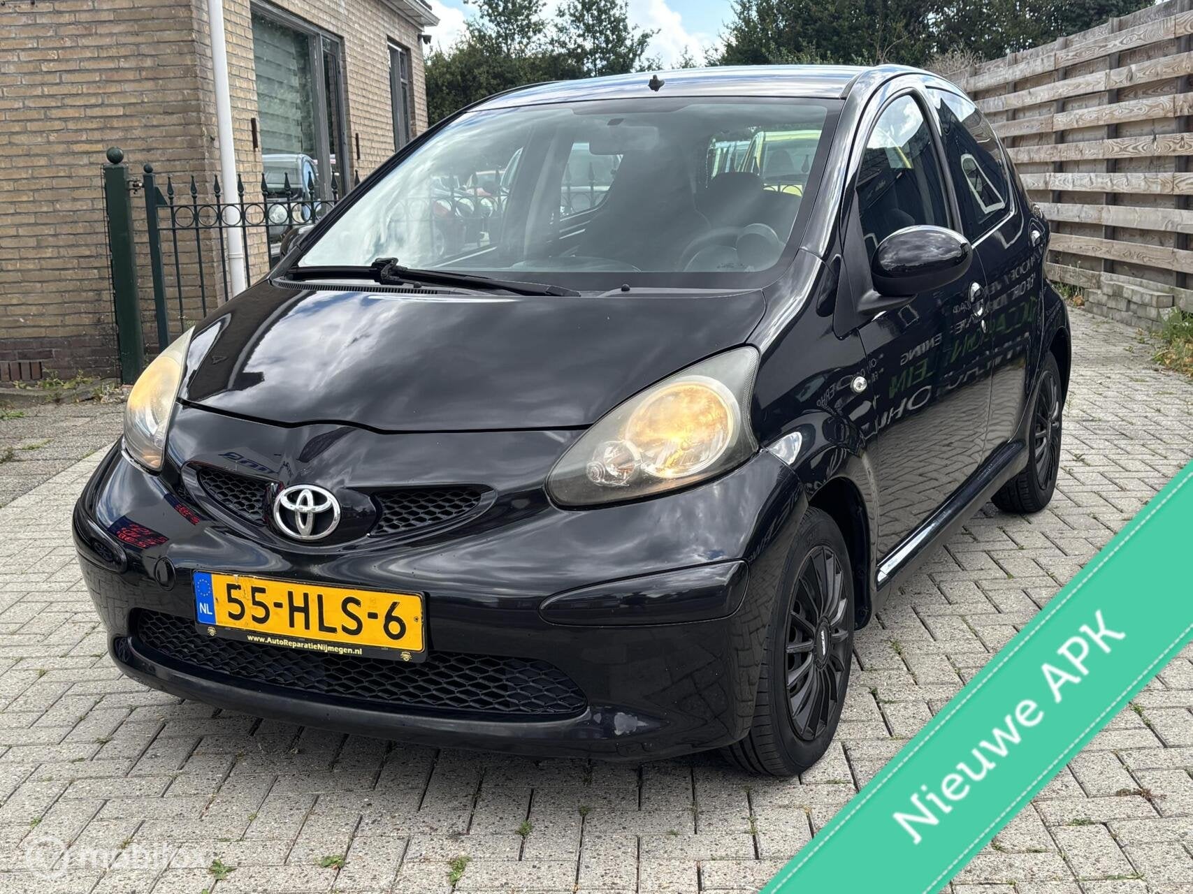 Toyota Aygo 1.0-12V + 5drs | apk !, Voorwielaandrijving, Gebruikt, 4 stoelen, Origineel Nederlands