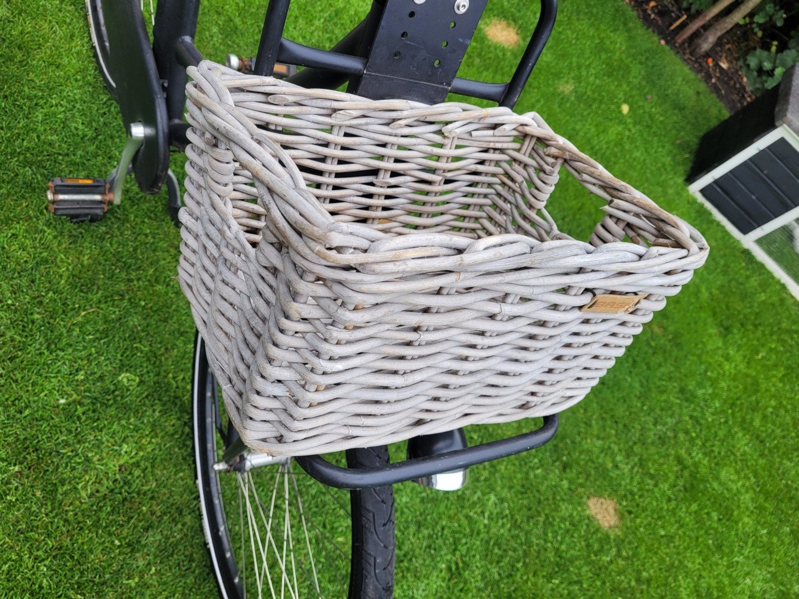 Nette Basil Fietsmand Grijs Riet b 40 x d 25 x h 20

Afmetin, Ophalen, Zo goed als nieuw, Fietsmand, Basil