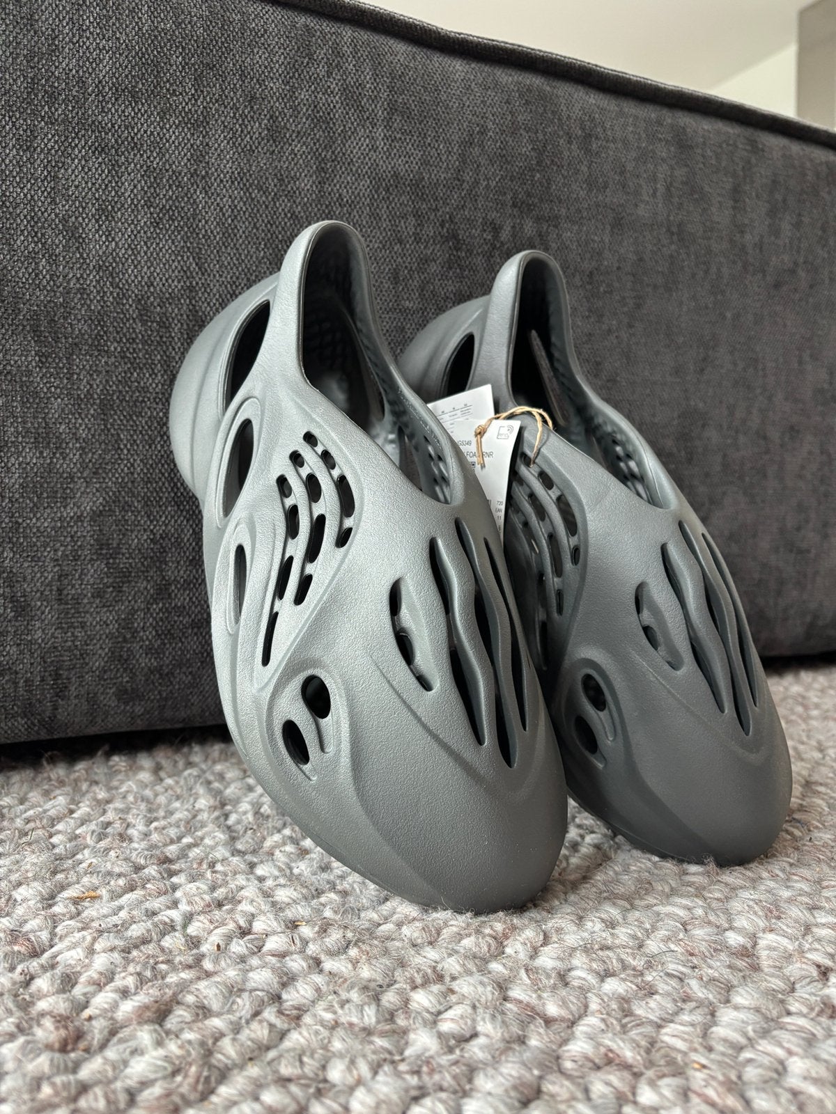 Adidas Yeezy Foam Runner Carbon - Maat 46, Kleding | Heren, Zwart, Nieuw, Ophalen of Verzenden, Sneakers of Gympen