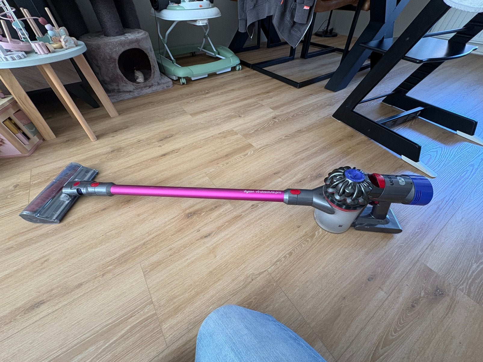 Dyson V8 steelstofzuiger, Witgoed en Apparatuur, Stofzuigers, Gebruikt, Dyson, Reservoir, Steelstofzuiger