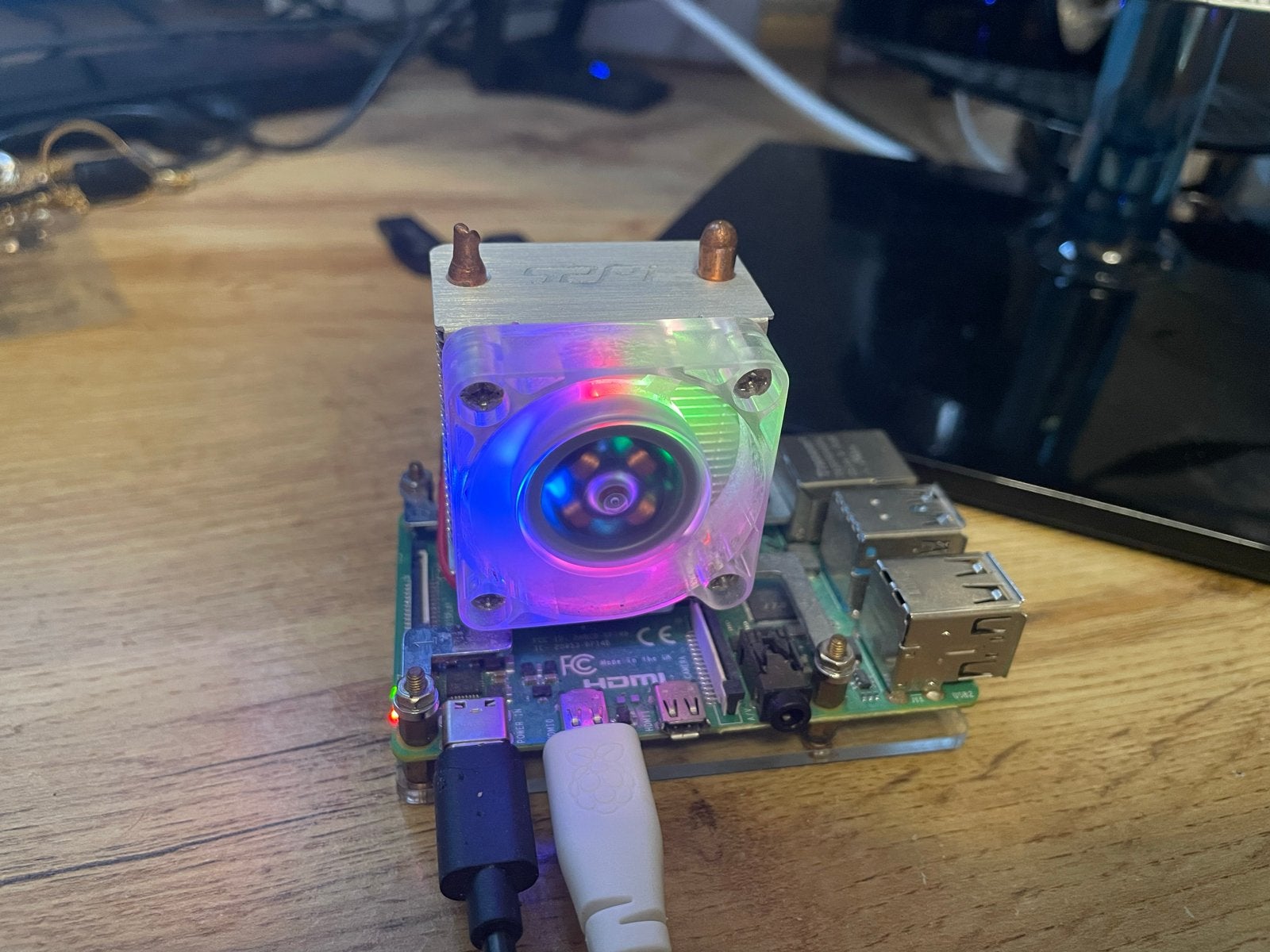 Raspberry Pi 4 Model B - 8GB met RGB Koeler, Computers en Software, Ophalen of Verzenden, Zo goed als nieuw
