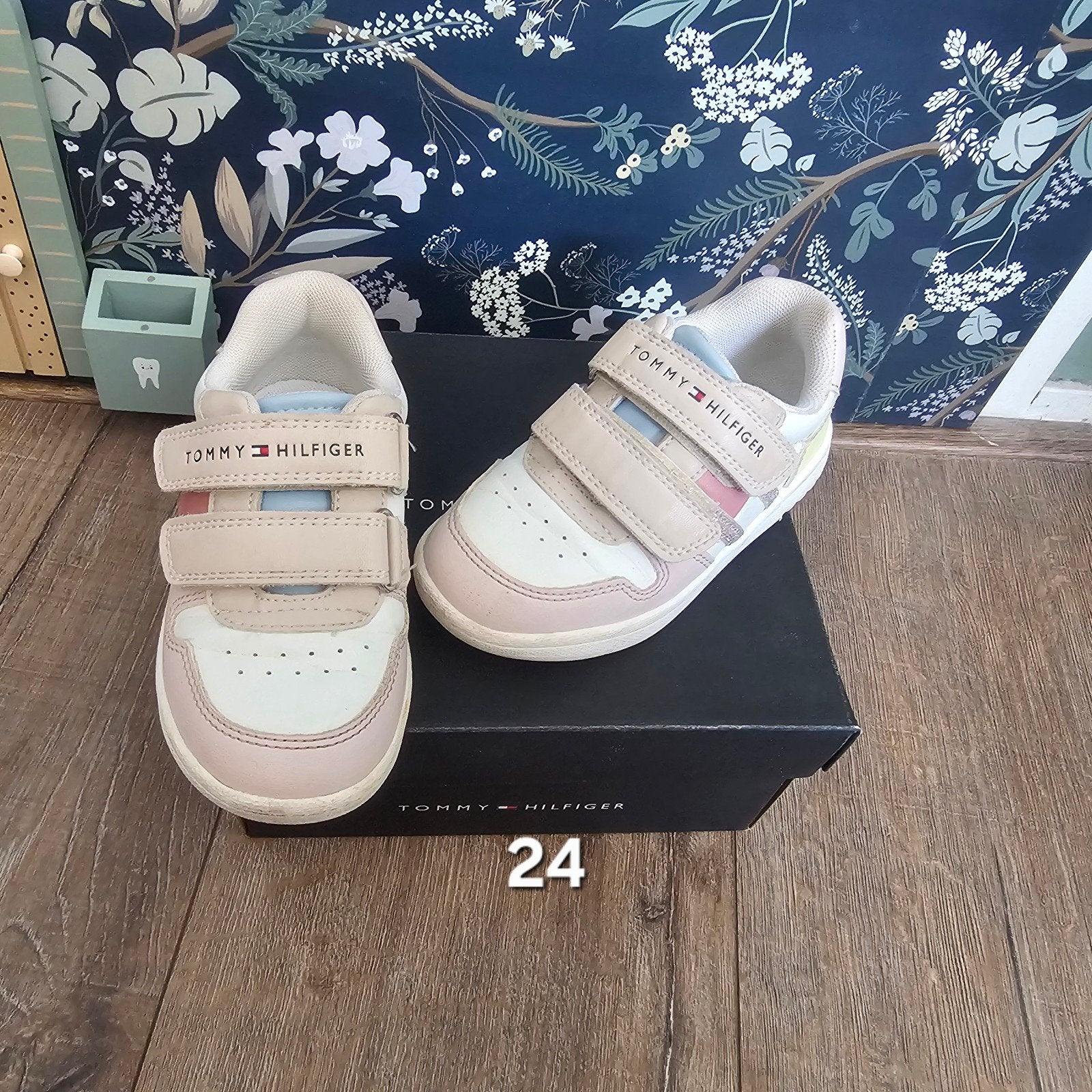 Tommy Hilfiger sneakers maat 24, Jongen of Meisje, Schoenen, Ophalen of Verzenden, Tommy Hilfiger