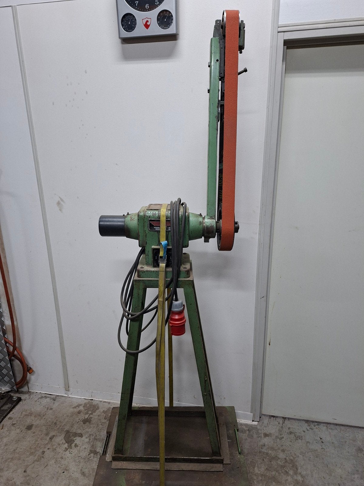 compacte Mape bandschuurmachine 380v, Ophalen, Gebruikt, 1200 watt of meer, Bandschuurmachine