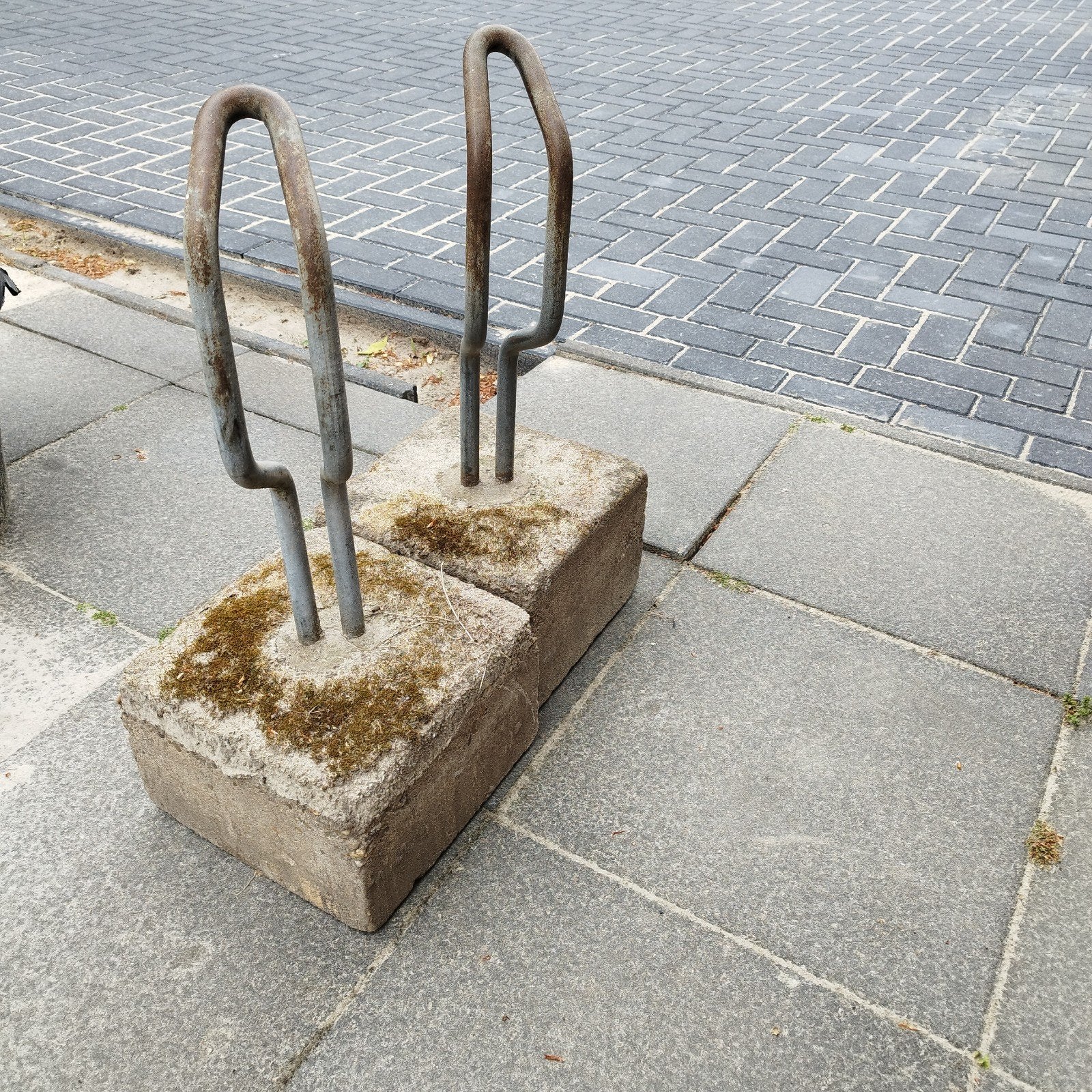2x Fietsenrek op betonvoet - Robuust en stabiel, Ophalen, Gebruikt