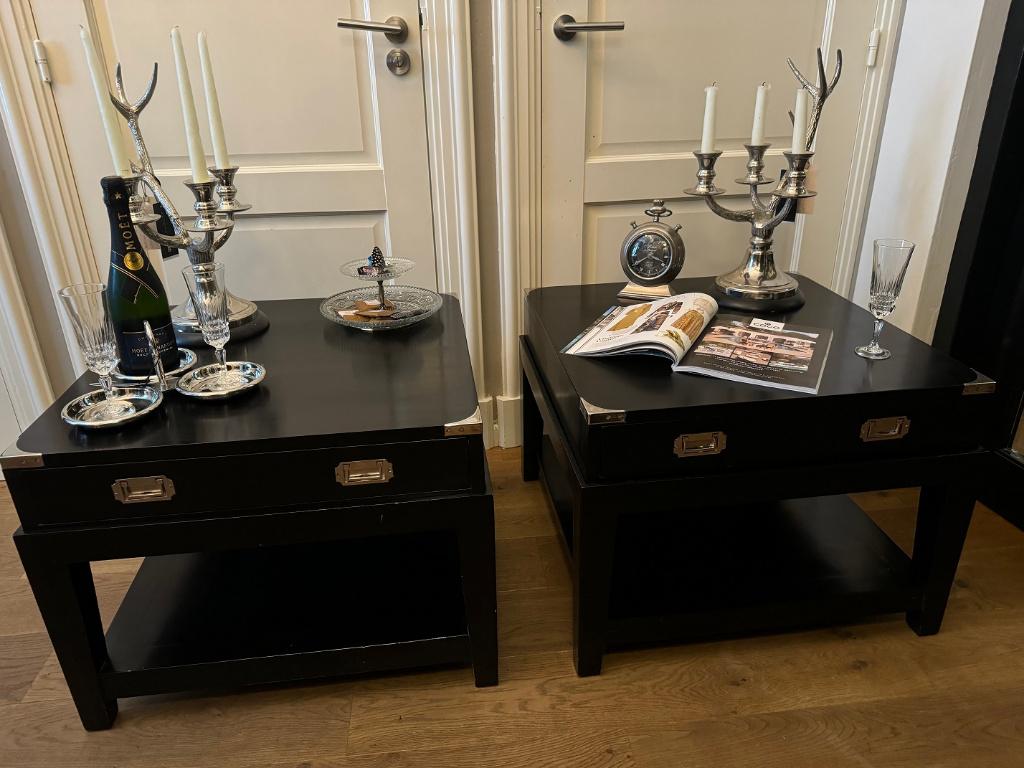 SET van 2 BIJZETTAFELS Eichholtz Military of als SALONTAFEL, Ophalen, Hout, Eichholtz, Delfweg 52 Noordwijkerhout