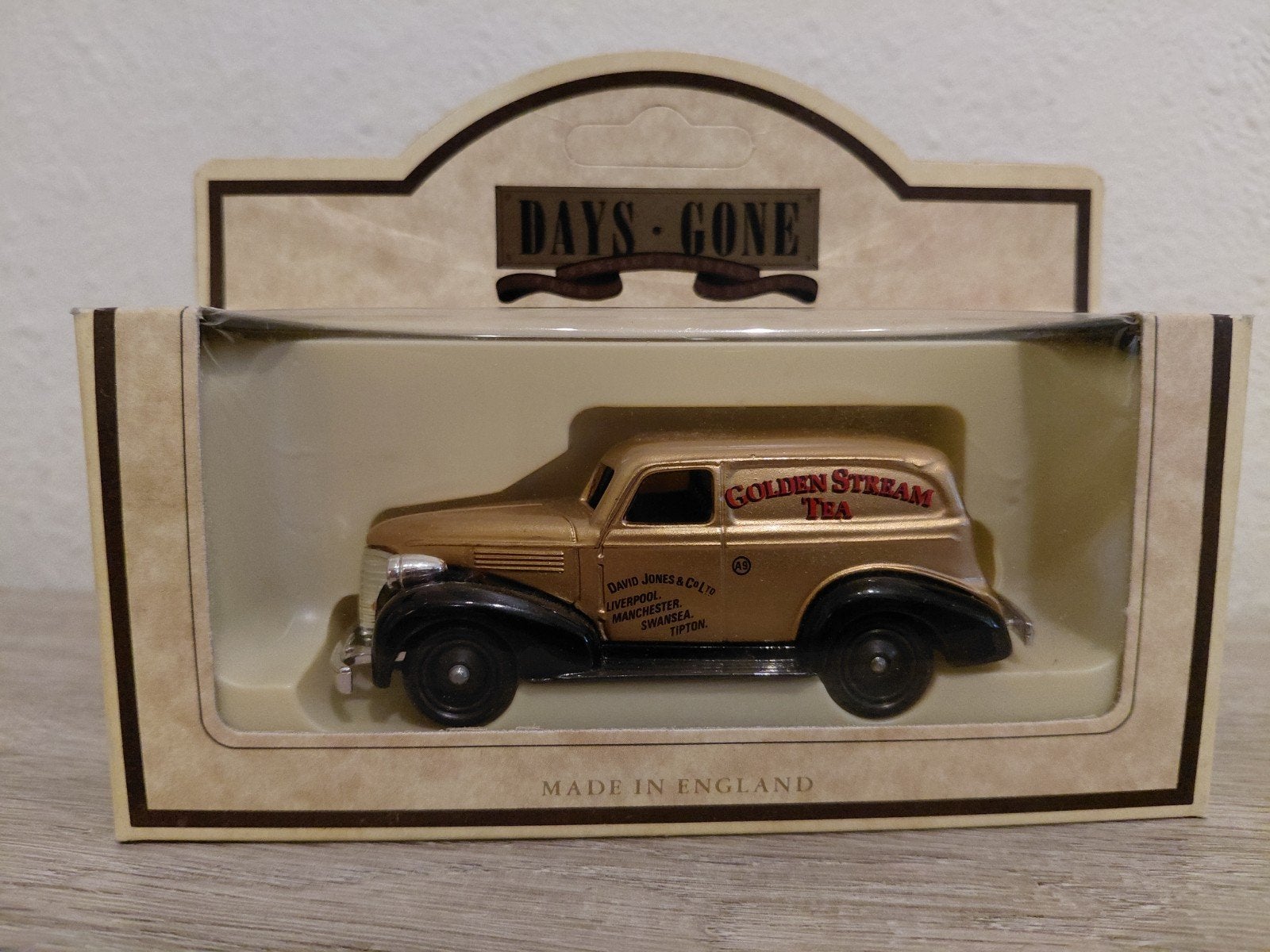 'Golden Stream Tea' 1939 Chevrolet Panel Van, Overige merken, Auto, Verzenden, 1:32 tot 1:50