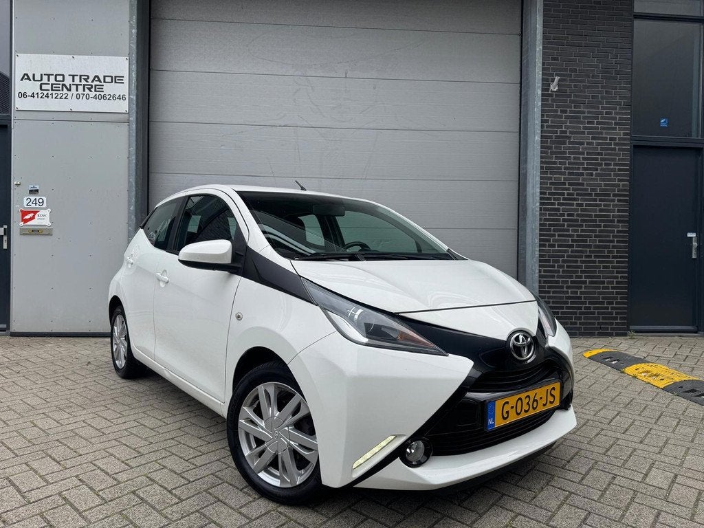 Toyota Aygo 1.0 VVT-i x-cite [Achteruitrijcamera | Carplay |, Voorwielaandrijving, Euro 5, Stof, Gebruikt