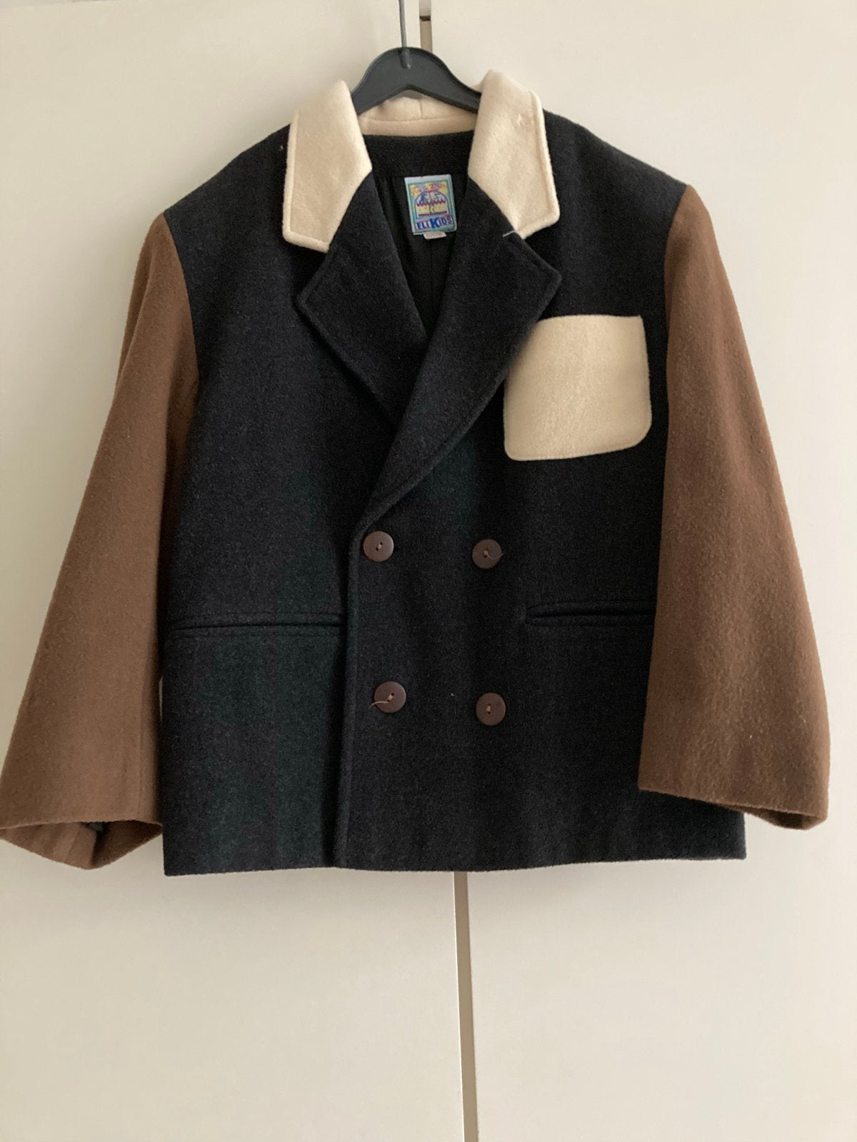 Stijlvol wollen jasje met kleurblokken, maat 128, Kinderen en Baby's, Kinderkleding | Maat 128, Ophalen of Verzenden, Zo goed als nieuw