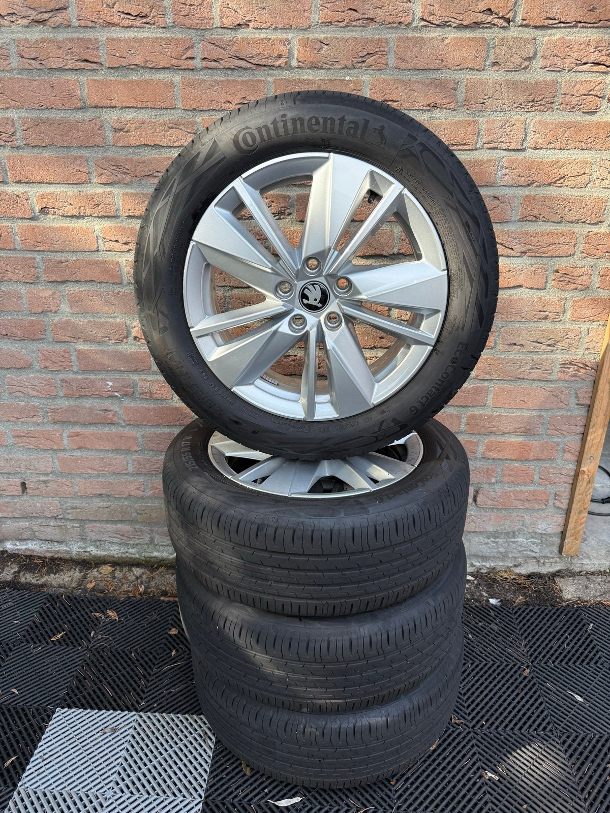 17 inch originele Skoda Karoq velgen met zomerbanden., Ophalen, Banden en Velgen, 17 inch, Skoda