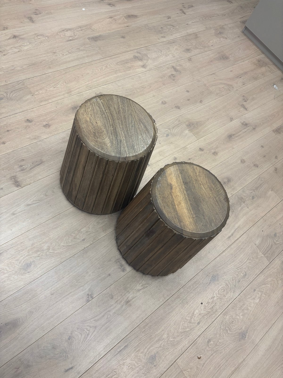 Set van 2 houten bijzettafels/krukjes, Huis en Inrichting, Ophalen, Gebruikt, Hout