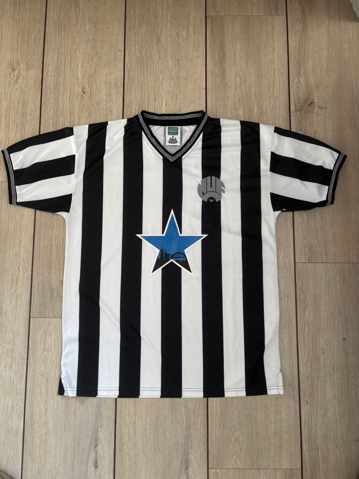 Newcastle United Retro Voetbalshirt –Official Retro – Maat L, Ophalen of Verzenden, Zo goed als nieuw, Shirt