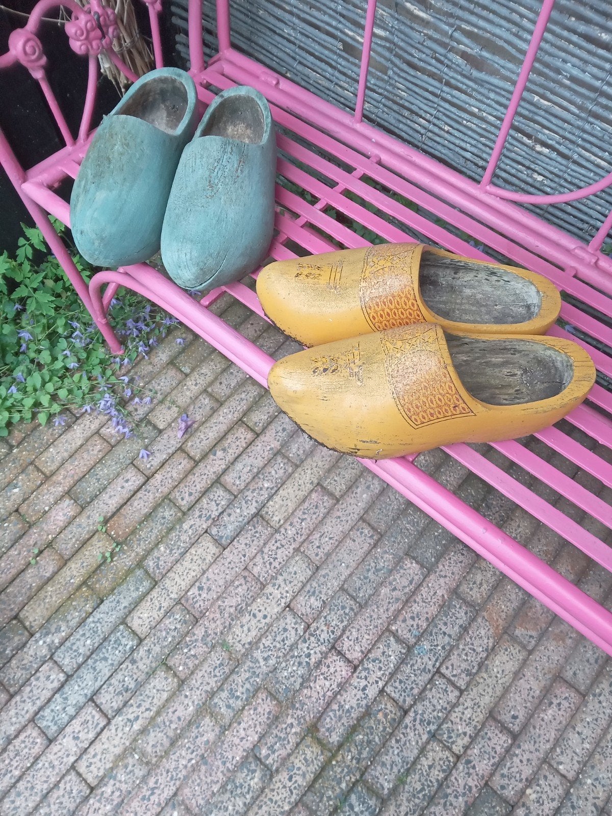 2 paar grote klompen - decoratie of tuin, Ophalen of Verzenden