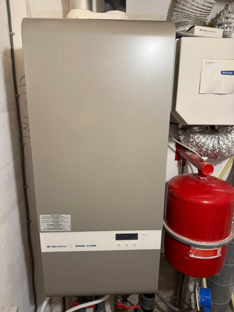 Itho Daalderop Base Cube 24/30 HR CV ketel uit 2017, Ophalen, Aardgas, 100 liter of meer, Geiser